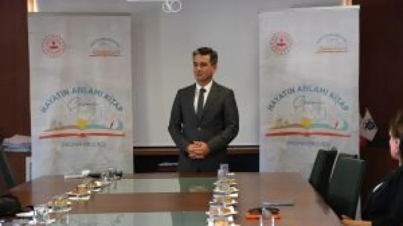 Çeşme'de 'Hayatın Anlamı Kitap Projesi' Eğitimcilerine Başarı Belgesi