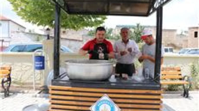 Derinkuyu'da Vatandaşlara Geleneksel Aşure İkramı Yapıldı