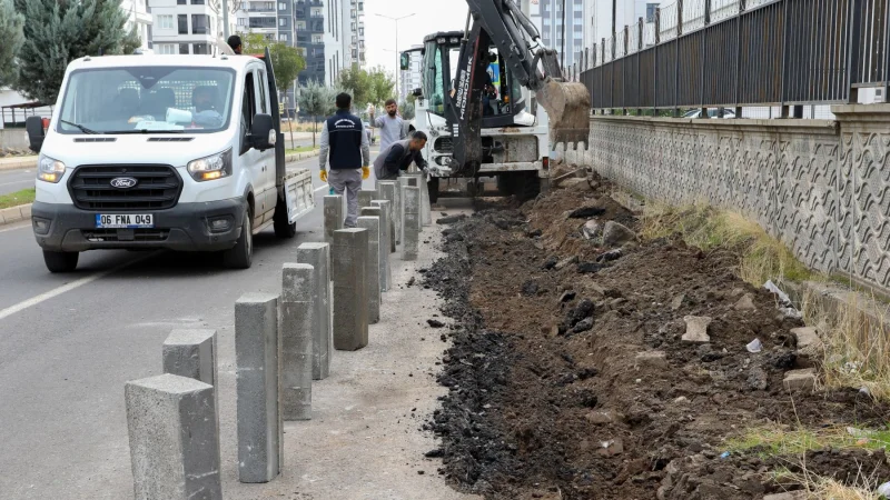 Diyarbakır Yenişehir'de Yol ve Kaldırım İyileştirme Çalışmaları Sürüyor