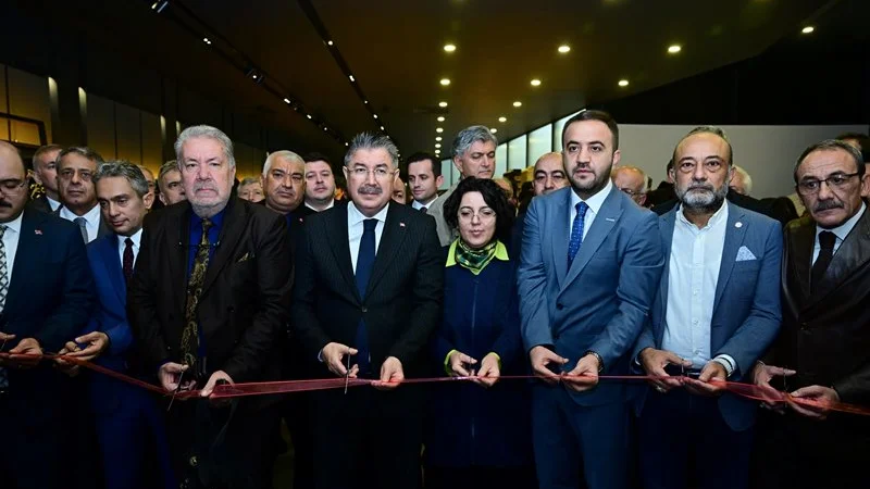 Eskişehir'de Mukaddes Emanetler ve Kâbe Örtüleri Sergisi Ziyarete Açıldı