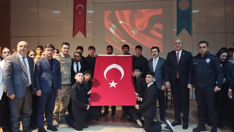 Göle'de İstiklal Marşı'nın Kabulü ve Mehmet Akif Ersoy'u Anma Programı Düzenlendi