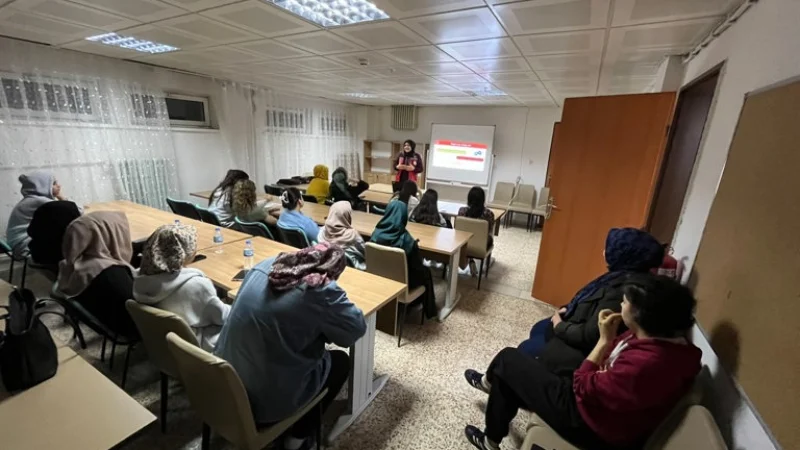Gümüşhane'de Kız Öğrencilere Kadına Yönelik Şiddetle Mücadele Eğitimi Verildi