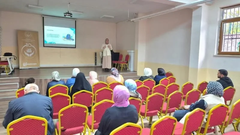 Karabük'te Ailelere Yönelik 'Okul ve Aile Hayatı' Eğitimi Düzenlendi