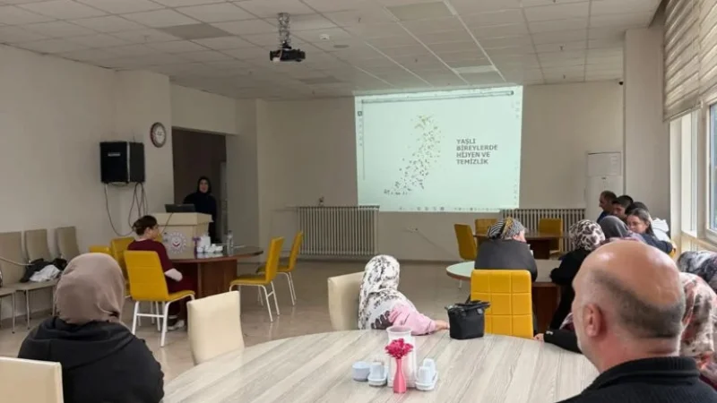 Karabük'teki Huzurevinde Personele Yönelik Hijyen ve Bakım Eğitimi Düzenlendi