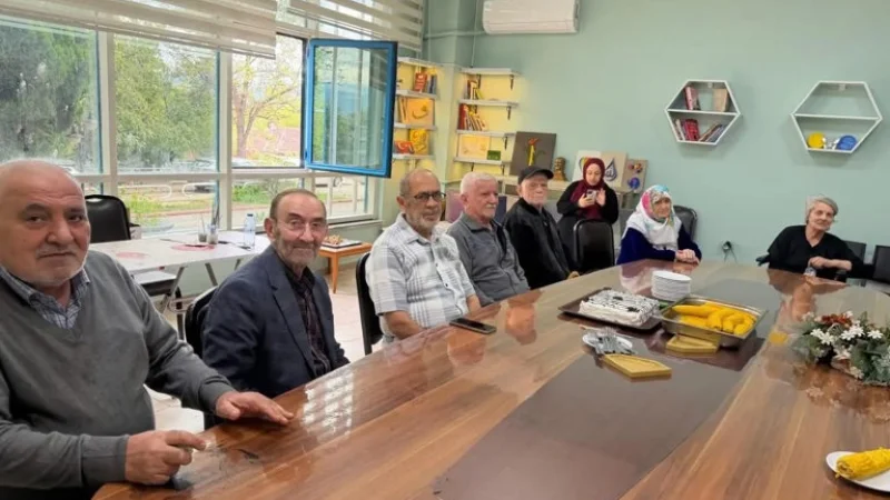 Karabük'teki Yücel Huzurevinde Kalan Yaşlılar İçin Doğum Günü Etkinliği Düzenlendi