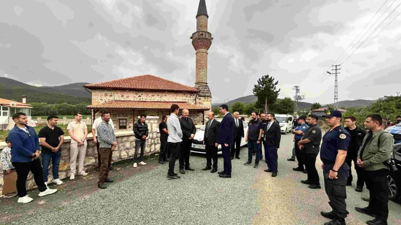 Kastamonu Valisi Meftun Dallı, Daday'da Restorasyonu Tamamlanan Ömürbey Camii'ni İnceledi