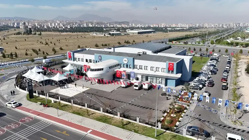 Kayseri'de Melikgazi Mehmet Altun Havacılık ve Uzay Teknolojileri Mesleki ve Teknik Anadolu Lisesi İçin Tanıtım Programı Düzenlendi