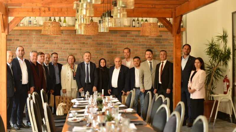 Kemer'de 19 Ekim Muhtarlar Günü Dolayısıyla Yemek Programı Düzenlendi