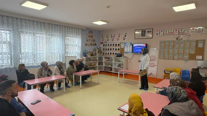 Kocaeli'de Velilere Aile İçi İletişim ve Şiddetle Mücadele Eğitimi Verildi