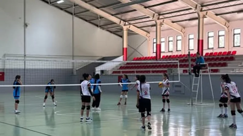 Konya'da Sevgi Evlerinde Kalan Çocuklar Voleybol Turnuvasında Finale Yükseldi