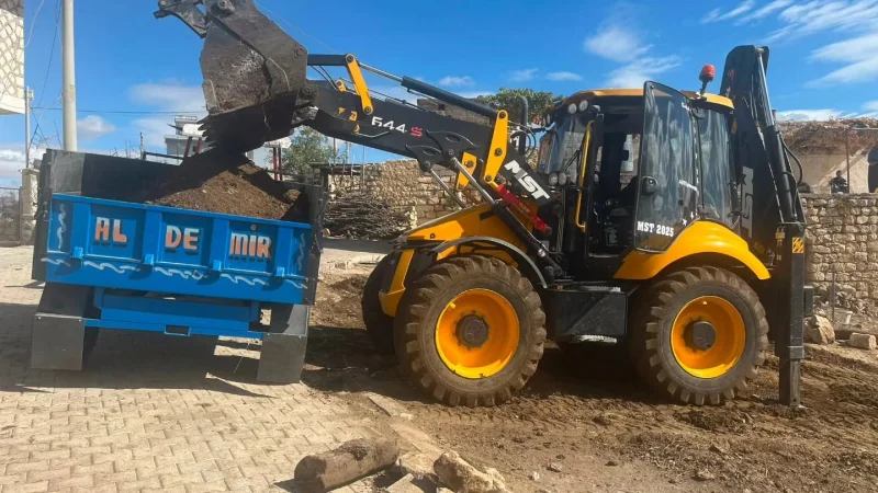 Mardin Savur'da Vatandaş ve Belediyeden Ortak Temizlik Çalışması