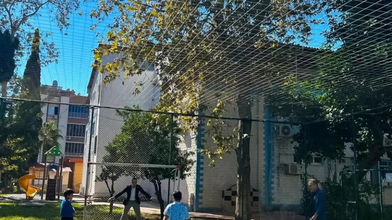 Mersin'de Çocuk Evleri Sitesi'ne Ziyaret: Yetkililer Çocuklarla Bir Araya Geldi