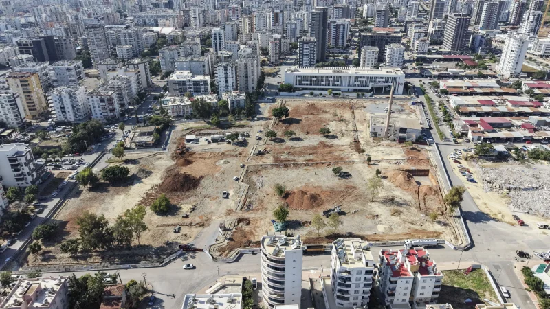 Mersin'de Mezitli Kent Meydanı Projesinin Çalışmaları Sürüyor