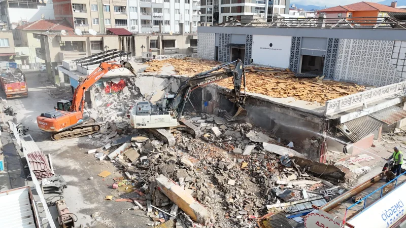 Nazilli'de Ahmet Şensan Kültür Merkezi Yeni Yüzüyle Yeniden İnşa Ediliyor