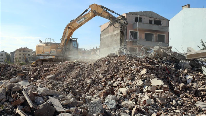 Sakarya'da mahalle bazlı kentsel dönüşümde ilk ay: 45 yapı yıkıldı
