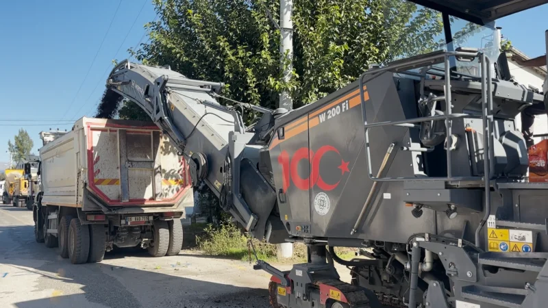 Seydikemer Saklıkent'te 8,5 Kilometrelik Yol Sıcak Asfaltla Yenileniyor