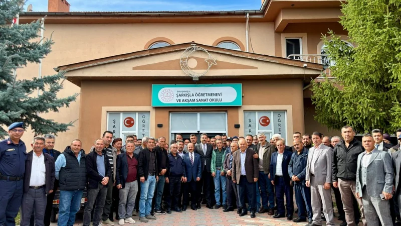 Sivas Şarkışla'da 19 Ekim Muhtarlar Günü Dolayısıyla Program Düzenlendi