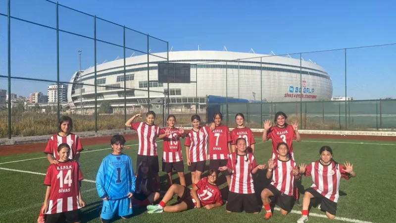 Sivas'ın U15 Kız Futbol Takımı Kayseri Gençlerbirliği'ni 7-0 Mağlup Etti