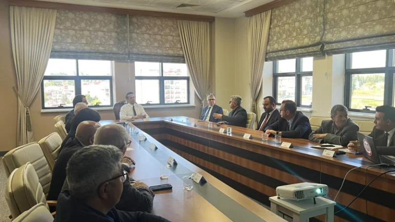 Sivas'ta Mütevelli Heyeti Toplantısında 'İyilik Var' Projesi Tanıtıldı