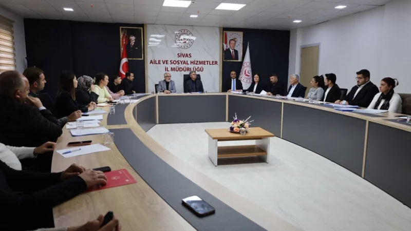 Sivas'ta Özel Bakım Merkezleri ve İyilik Var Projesi İçin Bilgilendirme Toplantısı Düzenlendi