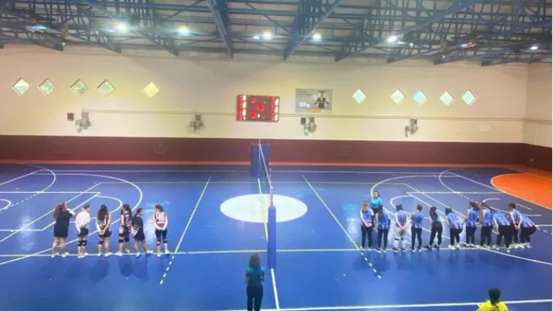 Trabzon'da 'Bizim Çocuklar 8. Türkiye Voleybol Şampiyonası' Grup Müsabakaları Tamamlandı
