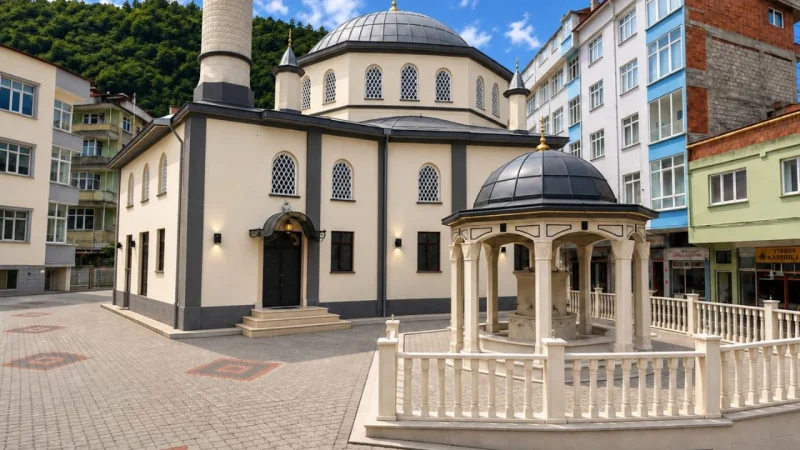 Trabzon'da Şalpazarı Merkez Camii Çevresi ve Şadırvanı Yenilendi