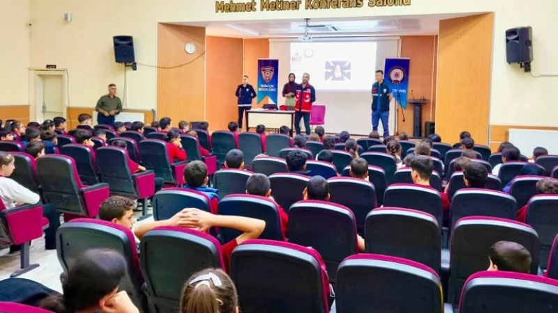 Adıyaman'da Ortaokul Öğrencilerine Akran Zorbalığı Eğitimi Verildi