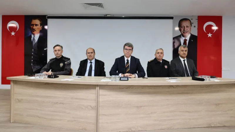 Amasya'da Okul Güvenliği İçin Kritik Toplantı: Bahçe Görevlileri Bilgilendirildi