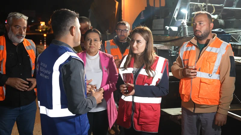 Antalya'da Gece Mesaisindeki Asfalt Çalışmaları İncelendi