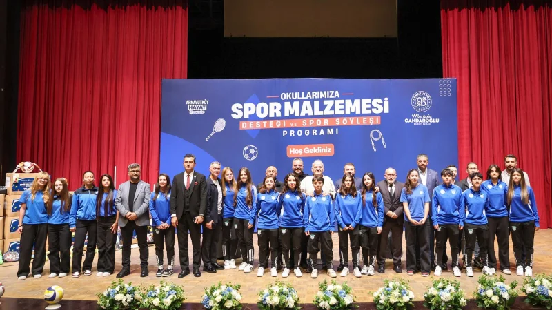 Arnavutköy'de Öğrencilere Spor Malzemesi Desteği ve Söyleşi Programı