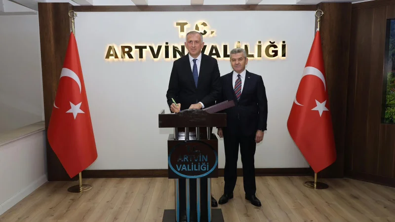 Artvin'de Bölgesel İş Birliği Görüşmesi: Acara Hükümet Başkanı Pataradze'den Ziyaret