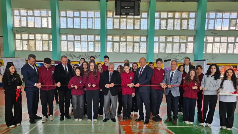 Balıkesir'in Ayvalık İlçesinde Bilim Şöleni Kapılarını Açtı