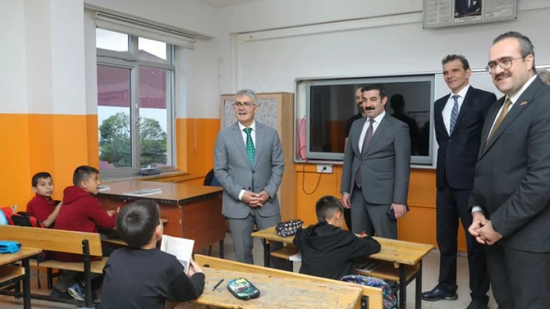 Bingöl Valisi Cahit Çelik, Genç Yatılı Bölge Ortaokulu'nda İncelemelerde Bulundu