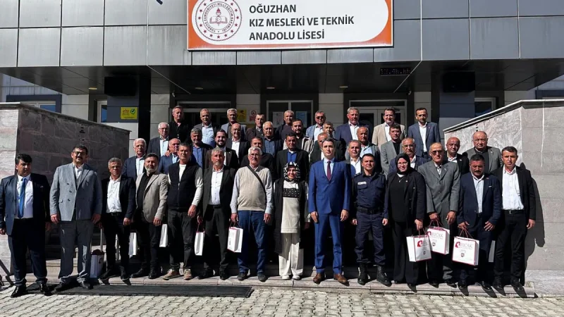 Bucak'ta 19 Ekim Muhtarlar Günü Yemek Programıyla Kutlandı