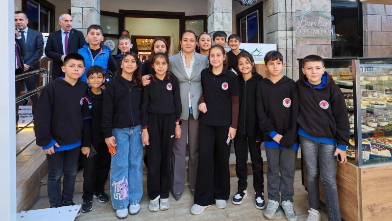 Burdur Valisi Bilgihan'dan 5. Sınıf Öğrencilerine Okula Uyum Desteği