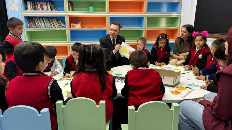 Çaldıran'da Minik Öğrenciler Kütüphaneyle Buluştu