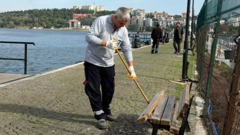 Çanakkale Marina Bölgesinde Kapsamlı Temizlik Çalışması