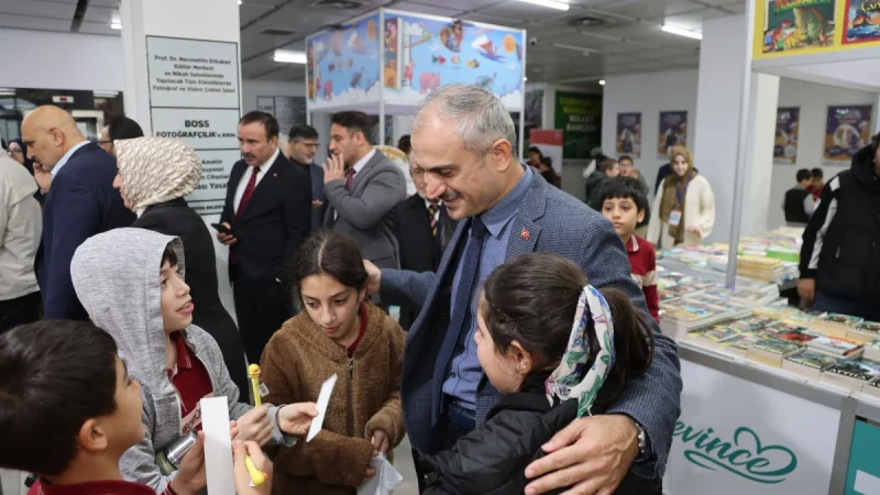 Çayırova 7. Kitap Günleri Kapılarını Ziyaretçilere Açtı
