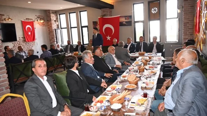 Derik'te 19 Ekim Muhtarlar Günü Kahvaltı Programı Düzenlendi
