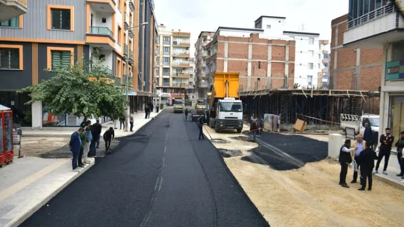 Diyarbakır'da Altyapısı Tamamlanan Üç Cadde Sıcak Asfaltla Yenileniyor