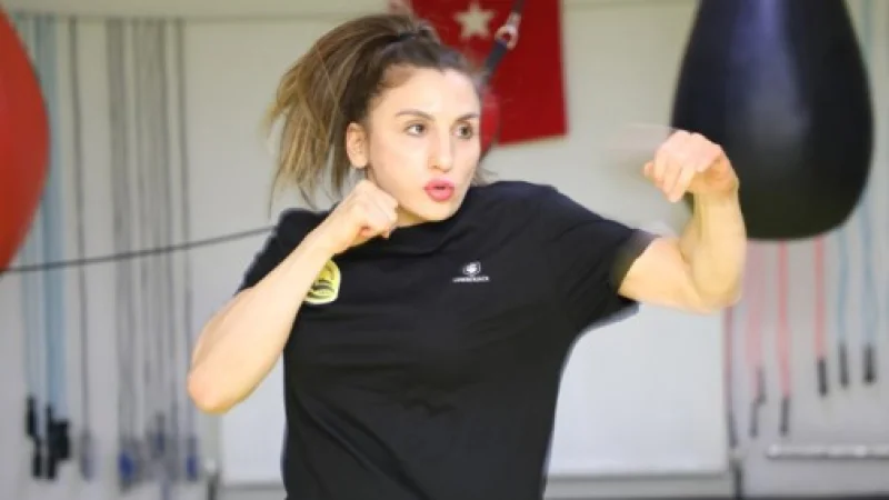 Dünya Şampiyonu Boksör Elif Nur Turhan ABD'deki Kemer Maçına Bayburt'ta Hazırlandı