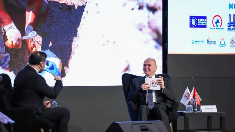 Düzce Belediye Başkanı Faruk Özlü Marka Şehirler Zirvesi'nde Kent Projelerini Anlattı