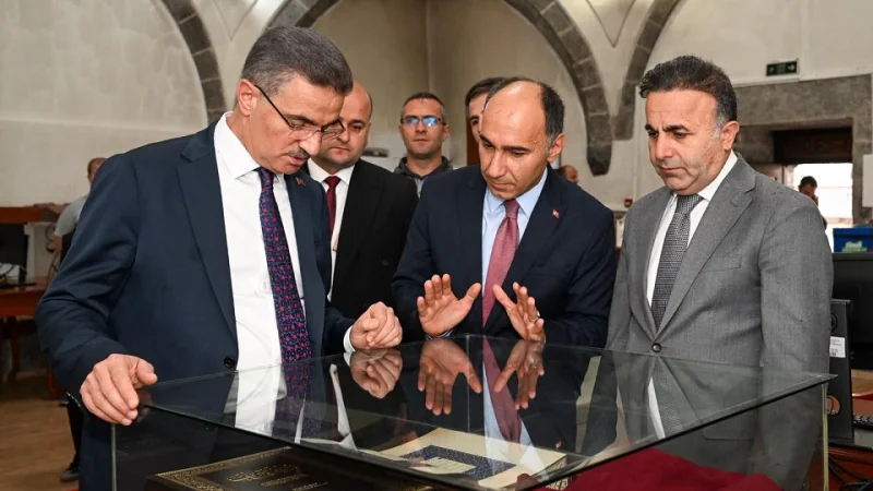Erzurum Valisi Aydın Baruş'tan Yazma Eserler Kütüphanesi'ne İnceleme