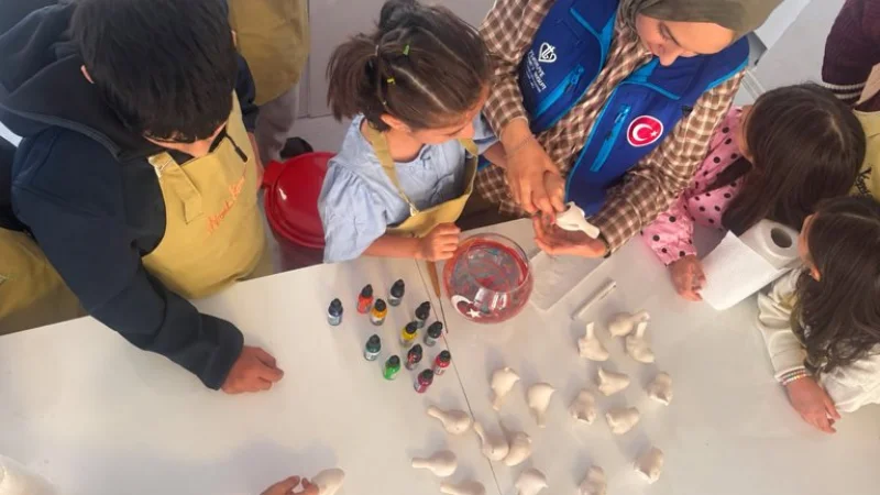 Erzurum'da Çocuklar Ebru Sanatı ile Buluştu