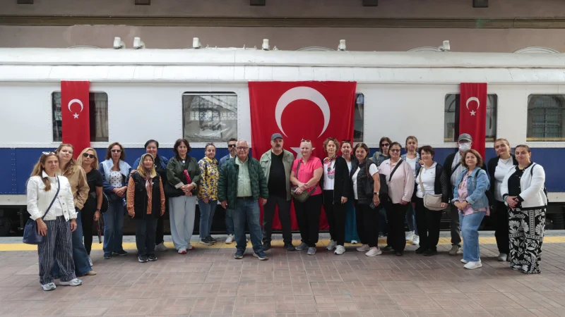 İzmirliler Kültürel Miras Gezileriyle Konak'ın Tarihini Keşfediyor