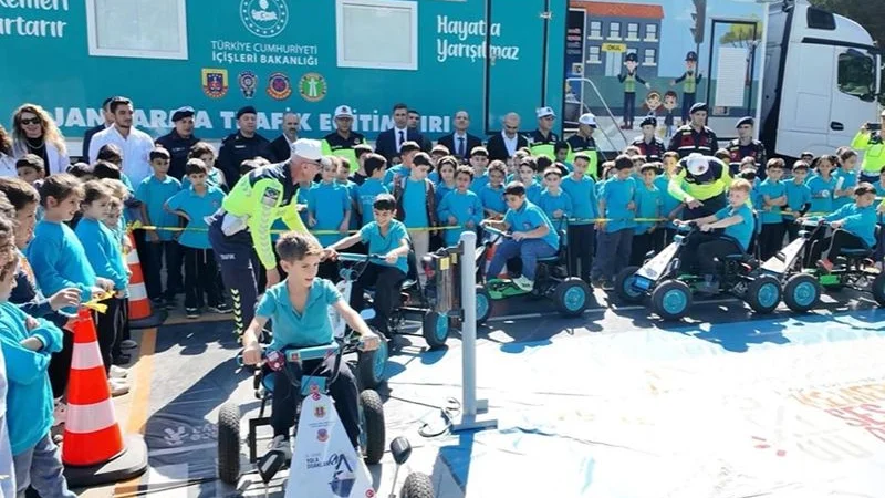 Jandarma Ekiplerinden Dört İlde Öğrencilere Uygulamalı Trafik Eğitimi