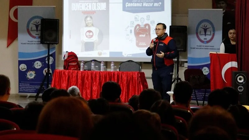 Kahramanmaraş'ta Öğrencilere ve Öğretmenlere Afet Farkındalık Eğitimi Verildi