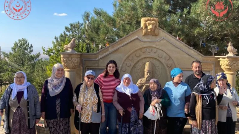 Kapadokya Huzurevi sakinleri Hacı Bektaş Veli Türbesi'ni ziyaret etti