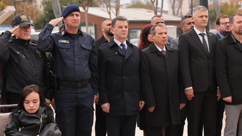 Kapaklı'da 19 Ekim Muhtarlar Günü Çelenk Sunma Töreniyle Kutlandı