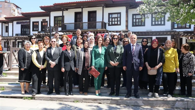 Kırıkkale'de Geleneksel El Nakışları Kursu Başladı